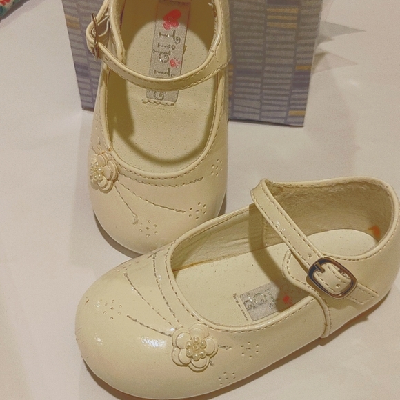 Off white dress shoes - Picture 2 of 4